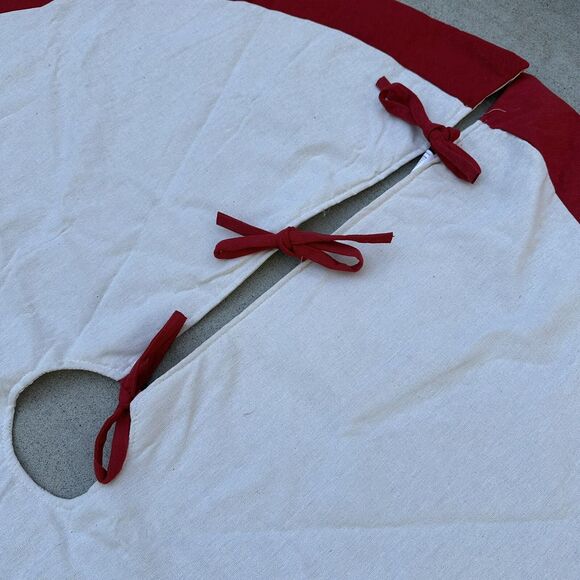 Red Shed Christmas Tree Skirt 48" Embroidered Snowman Chicks Farmhouse Rustic - Picture 6 of 11